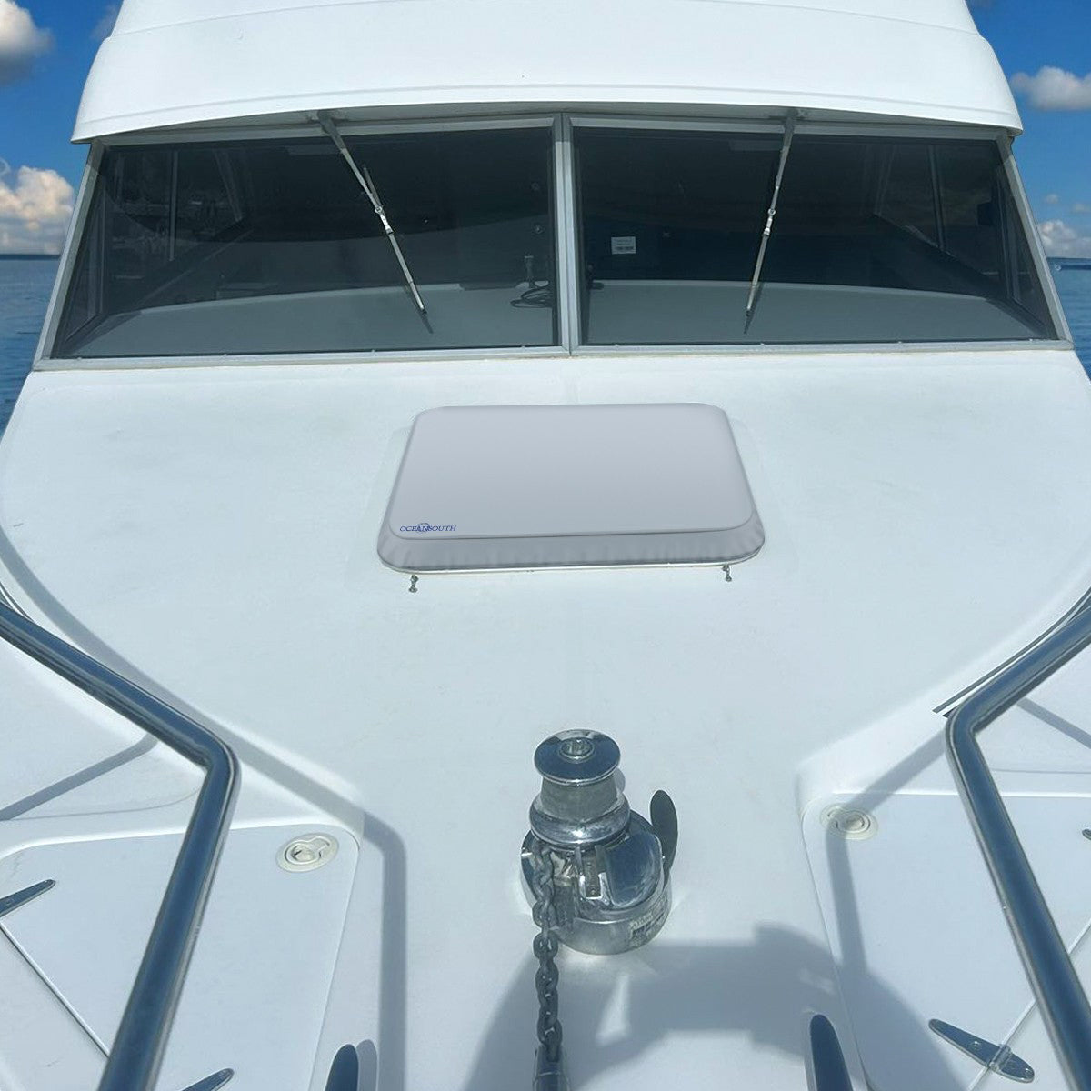 Housses personnalisées pour panneaux d'écoutille à profil haut Lewmar